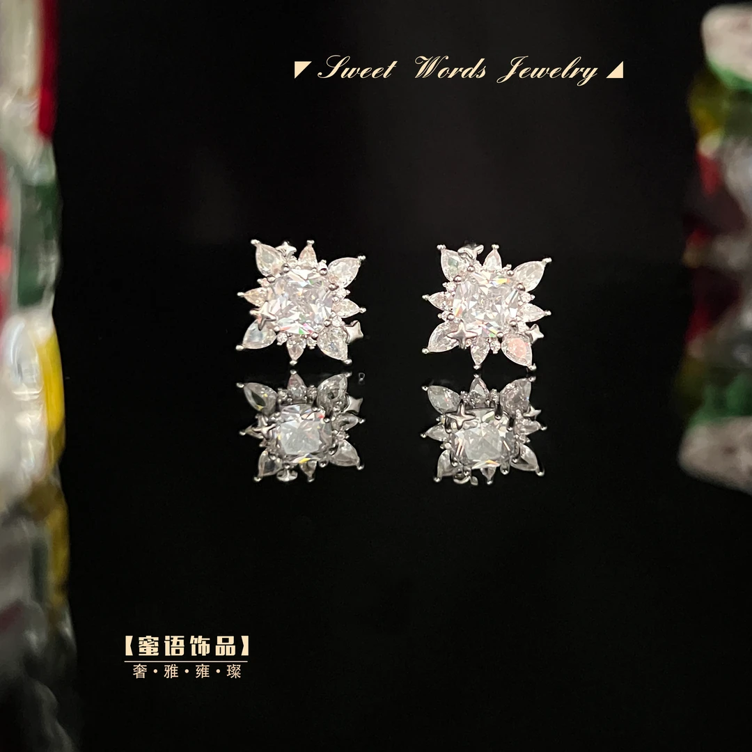 铜合金耳饰 R15【圣诞星】法式秋冬时尚爆闪满镶锆石雪花百搭耳环