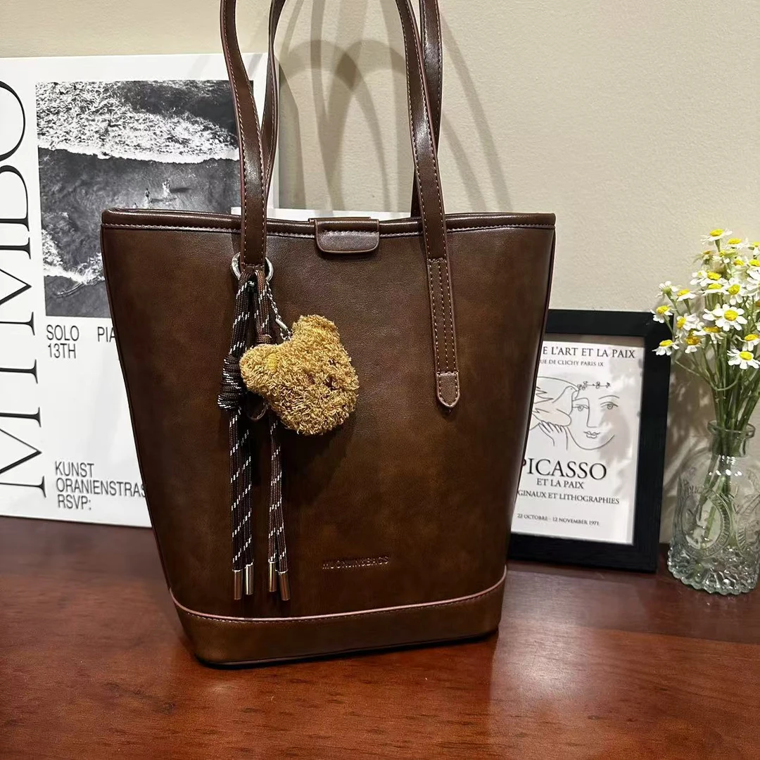 包包女时尚百搭洋气水桶包设计感腋下包秋冬新款单肩大容量包包