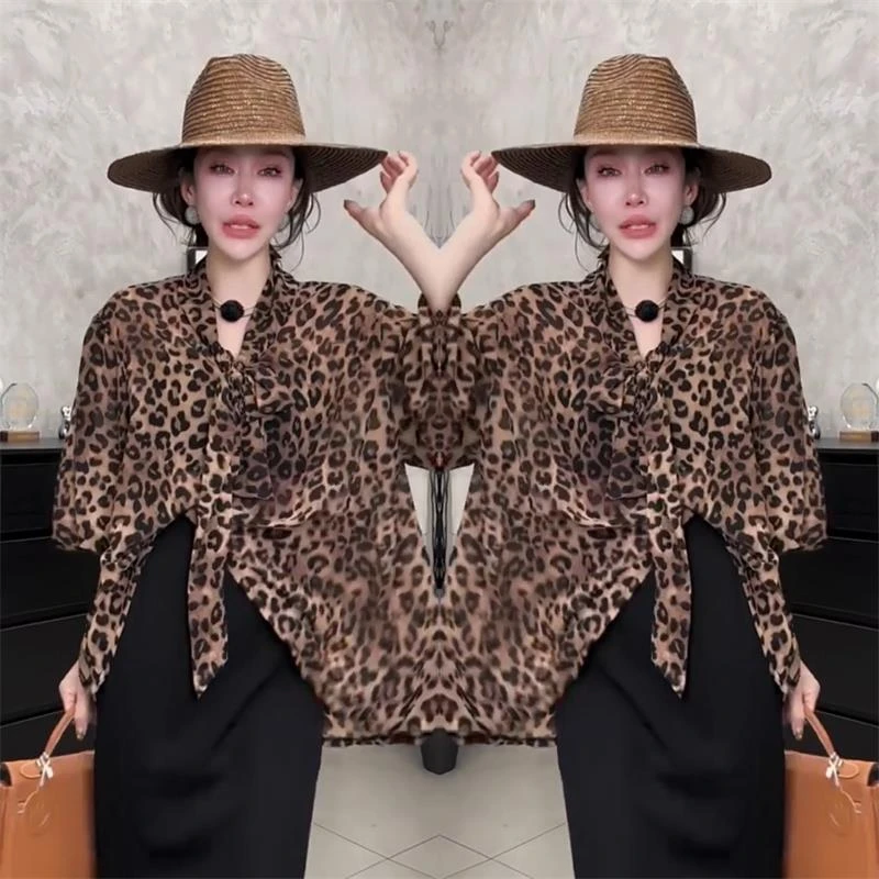 网红新款炸街夏季女豹纹设计性感气质透气减龄高级打底衫穿搭