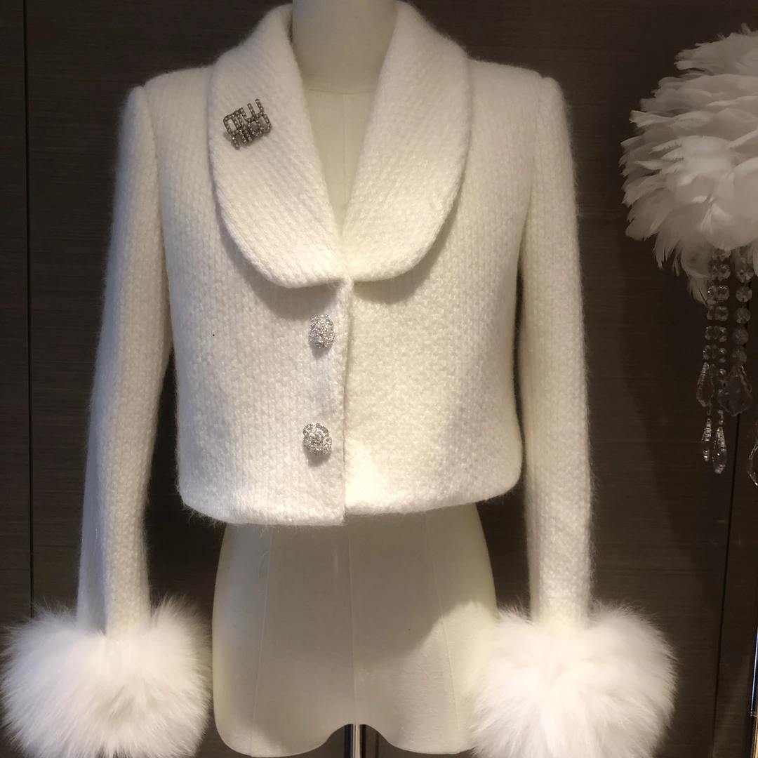 XUAN/【初雪降临】奶乖大小姐别致狐狸毛袖小香风外套Y004