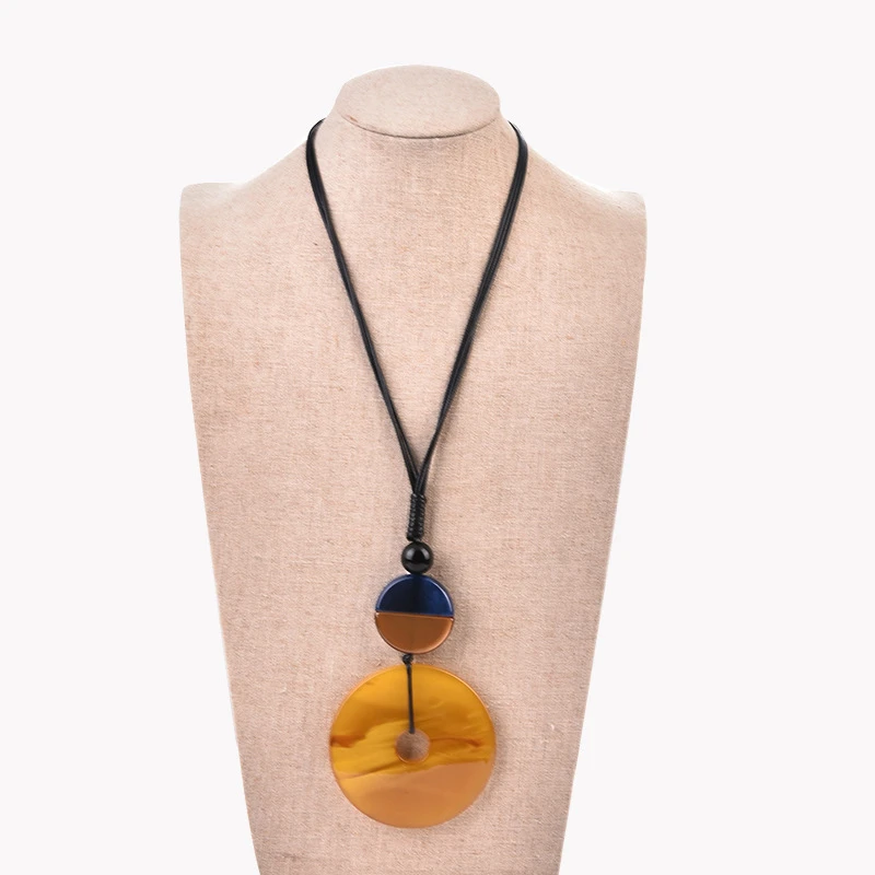 欧美夸张亚克力几何皮绳毛衣挂饰时尚女性搭配