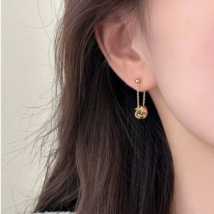 2024新款独特流苏瘦脸百搭耳环绣球流苏独特法式耳饰圆脸显瘦新款