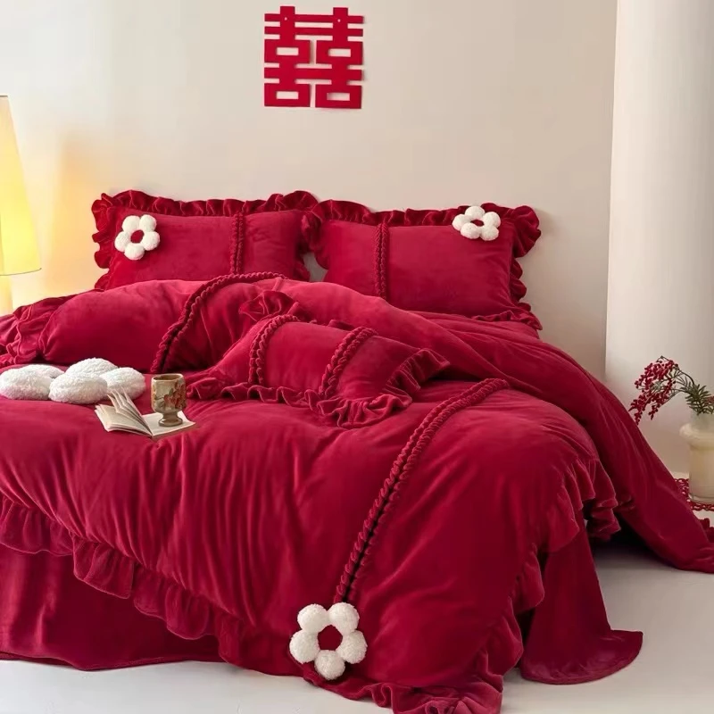 秋冬季浪漫婚庆加厚牛奶绒四件套喜庆花朵雕花珊瑚绒被套结婚床品