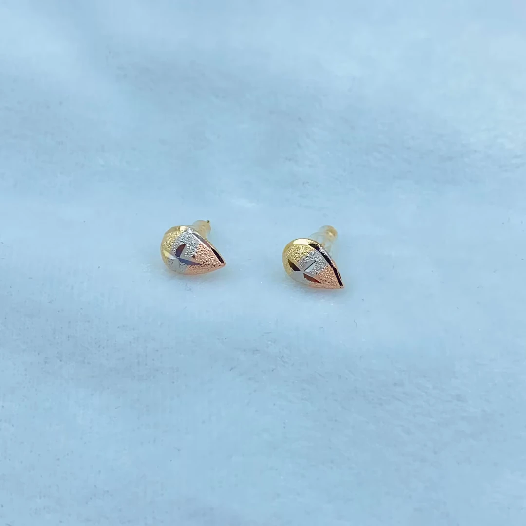 1750 意式三彩色雕刻水滴耳钉多样性发货