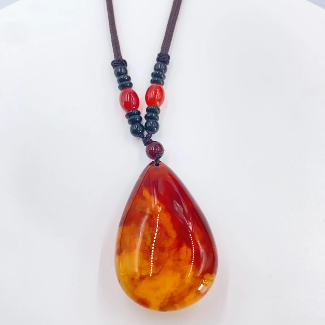 SZ64 红色双面水滴吊坠带绳多样性发货