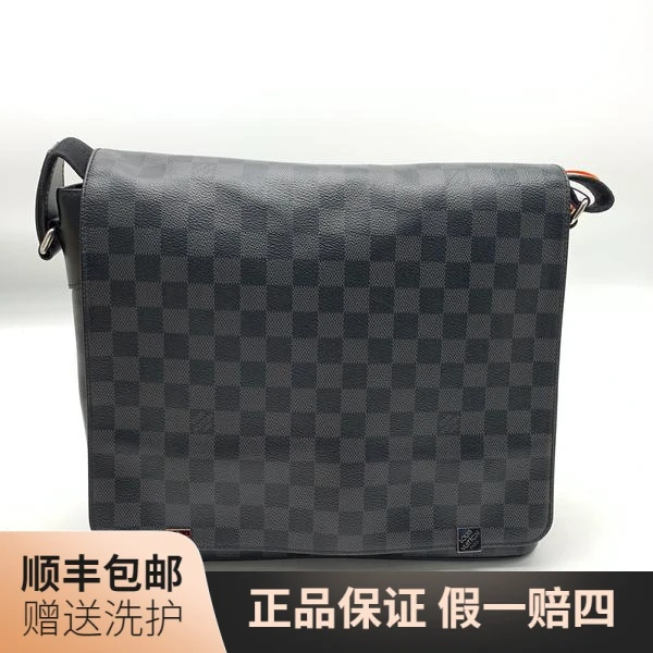 95新 LouisVuitton/路易威登 LV黑棋盘格翻盖邮差包（中）/10017205