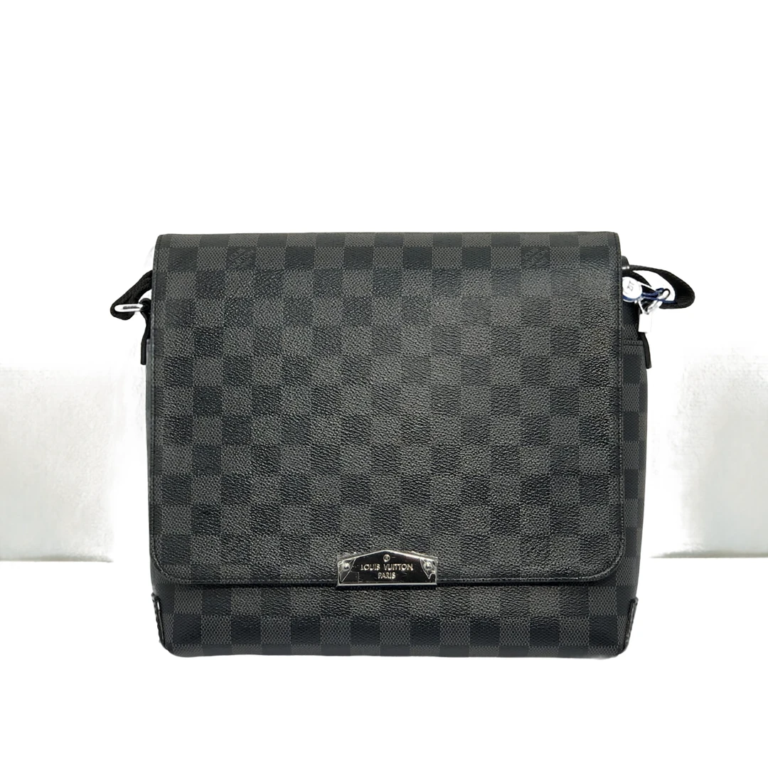 99新 LouisVuitton/路易威登 98新 黑棋盘格单肩包/3089号男士
