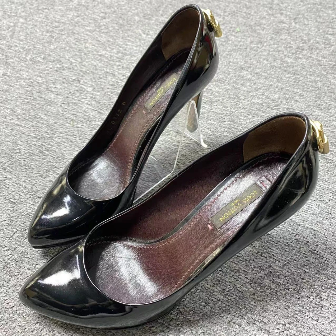 95新 LouisVuitton/路易威登 女鞋折扣 黑色锁扣高跟鞋35.5码 202