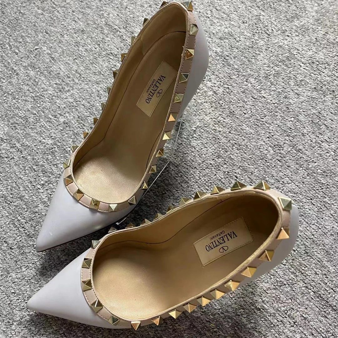99新 Valentino/华伦天奴 折扣 浅蓝色铆钉尖头高跟鞋35码 1451