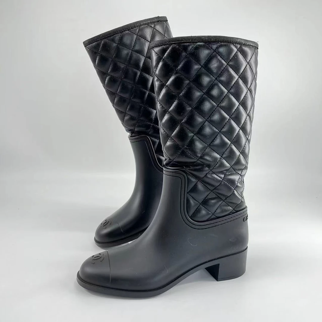 95新 Chanel/香奈儿 女士黑色格子纹中跟雨靴95新正品保证