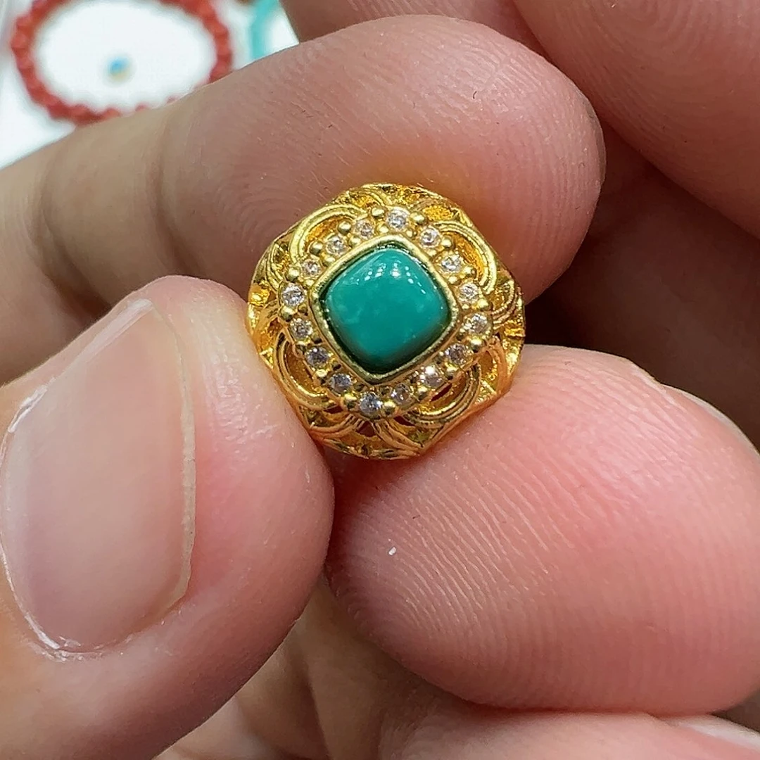 绿松石吊坠(不含链)18K金镶嵌