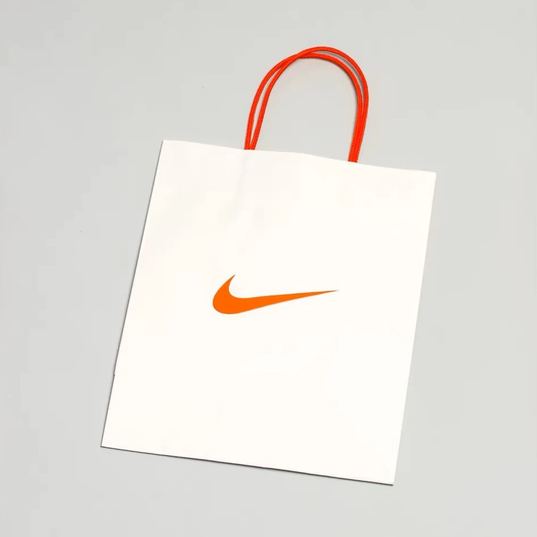 耐克/NIKE 手提袋白牛皮纸袋 UV 烫金橘绳激凸起鼓鞋服礼品购物袋