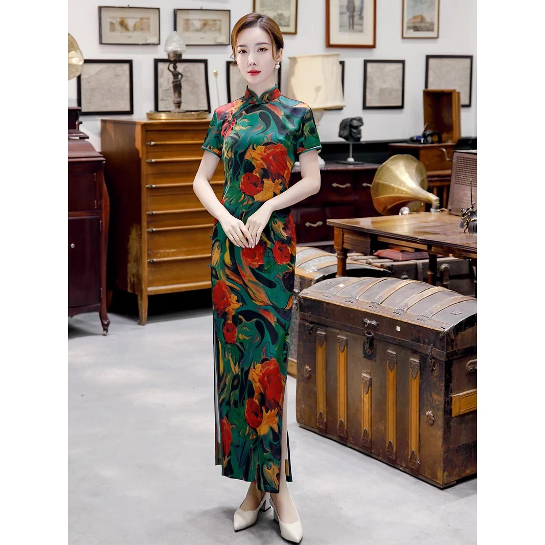 10010-年轻款长款旗袍2024年新款惊艳复古绿色走秀演出改良短袖
