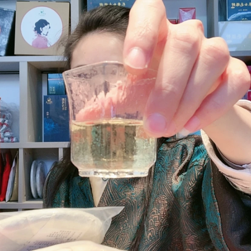 【闪购商品】密胺碟399捡漏老白茶2017各1饼