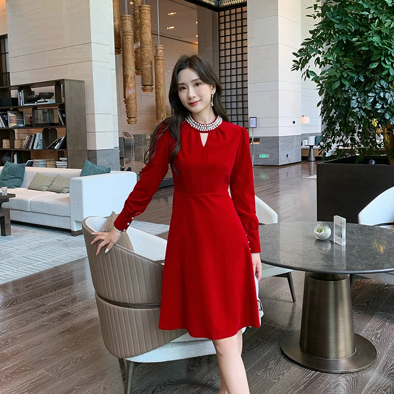 奢姿2025年秋季新款大码女装法式珍珠立领裙子胖妹妹丝绒连衣裙