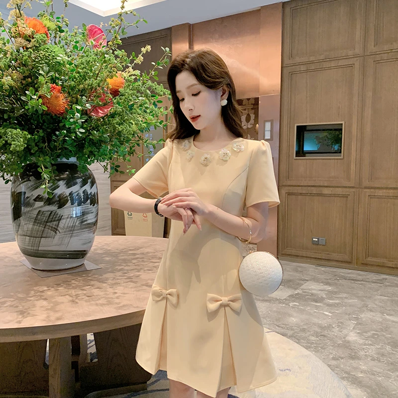 [奢姿轻奢系列]圆领压褶连衣裙大码女装夏季新款胖妹妹蝴蝶结裙子