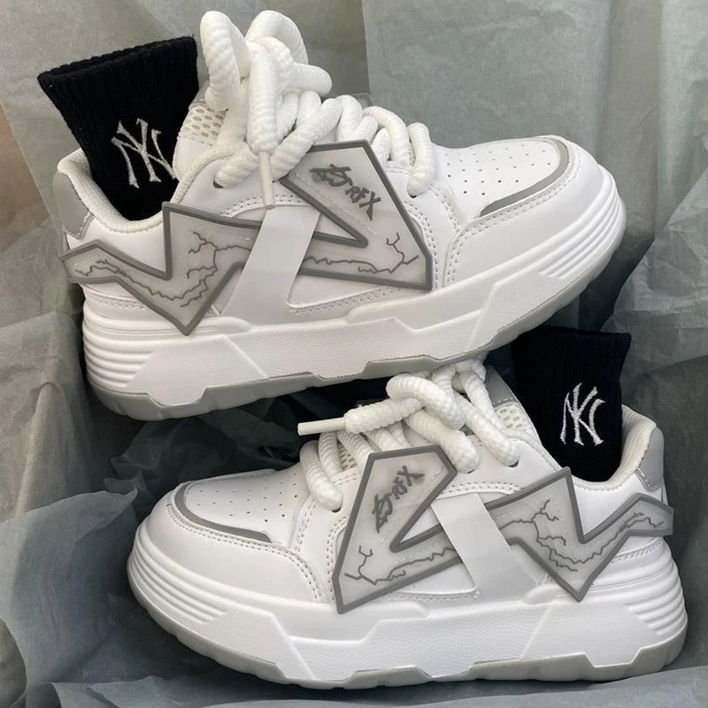 男士潮流款面包鞋男厚底运动滑板鞋子男新款秋冬季小众百搭小白鞋