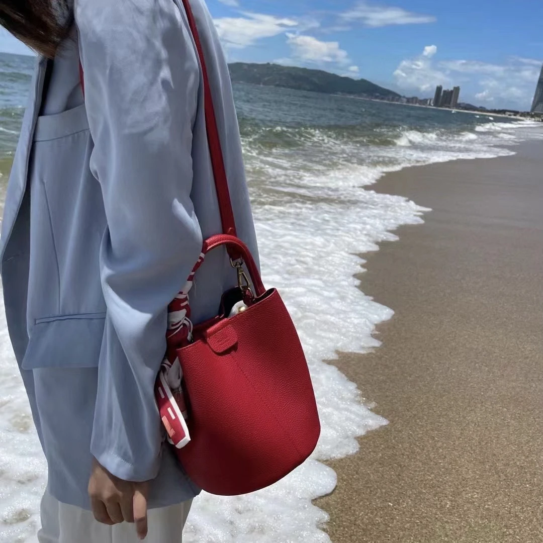 轻奢定制女包 简约百搭手提包休闲斜挎水桶包8332-1