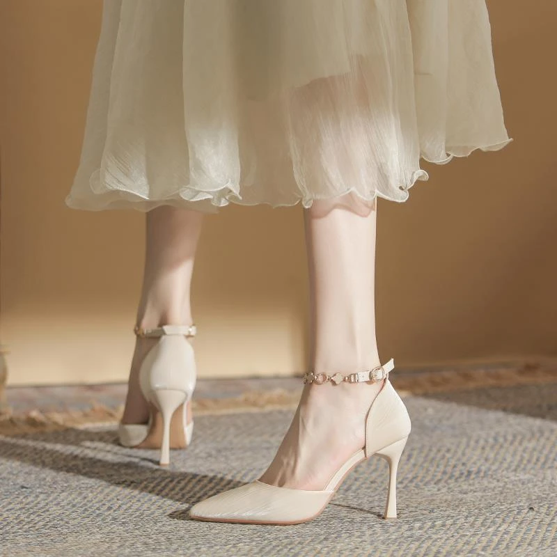 白色高跟鞋女2025年新款水钻尖头一字带中空单鞋百搭细跟包头凉鞋