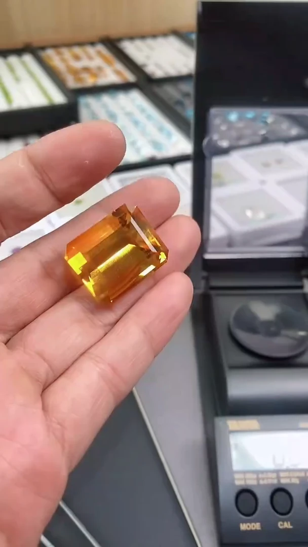 【闪购商品】黄晶裸石未镶嵌巫*53.29克拉 黄晶裸石