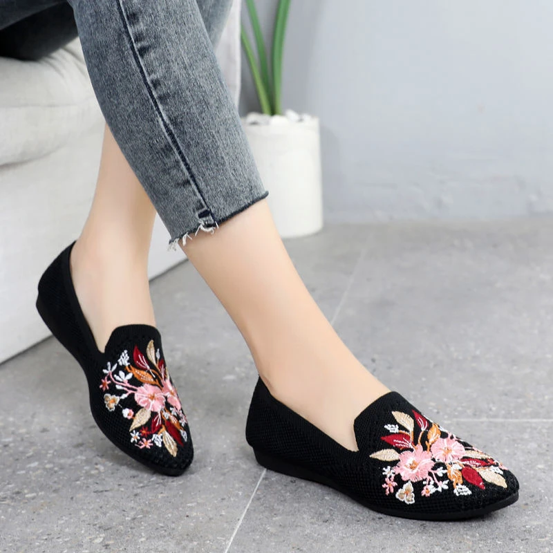 2025年新款春夏季单鞋百搭妈妈鞋平底绣花鞋老北京布鞋一脚蹬女鞋