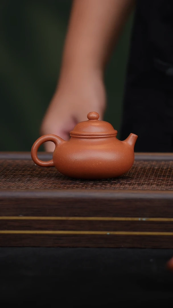 【闪购商品】宜兴紫砂茶器~红降坡容天-90左右