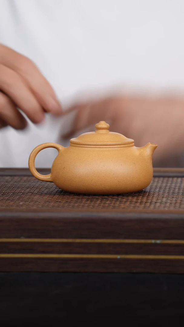【闪购商品】宜兴手工原矿紫砂壶 寒江150cc左右