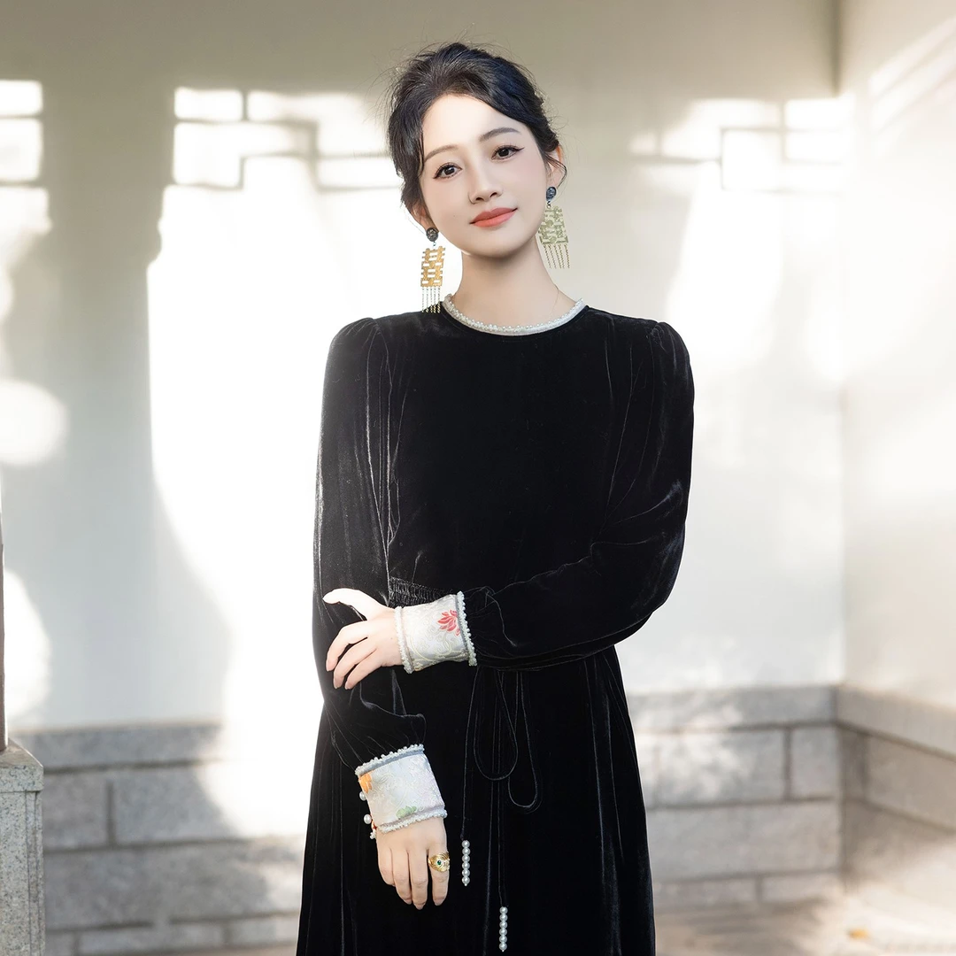 华裳格新中式丝绒气质圆领长袖正品宋锦拼接袖连衣裙 HS254