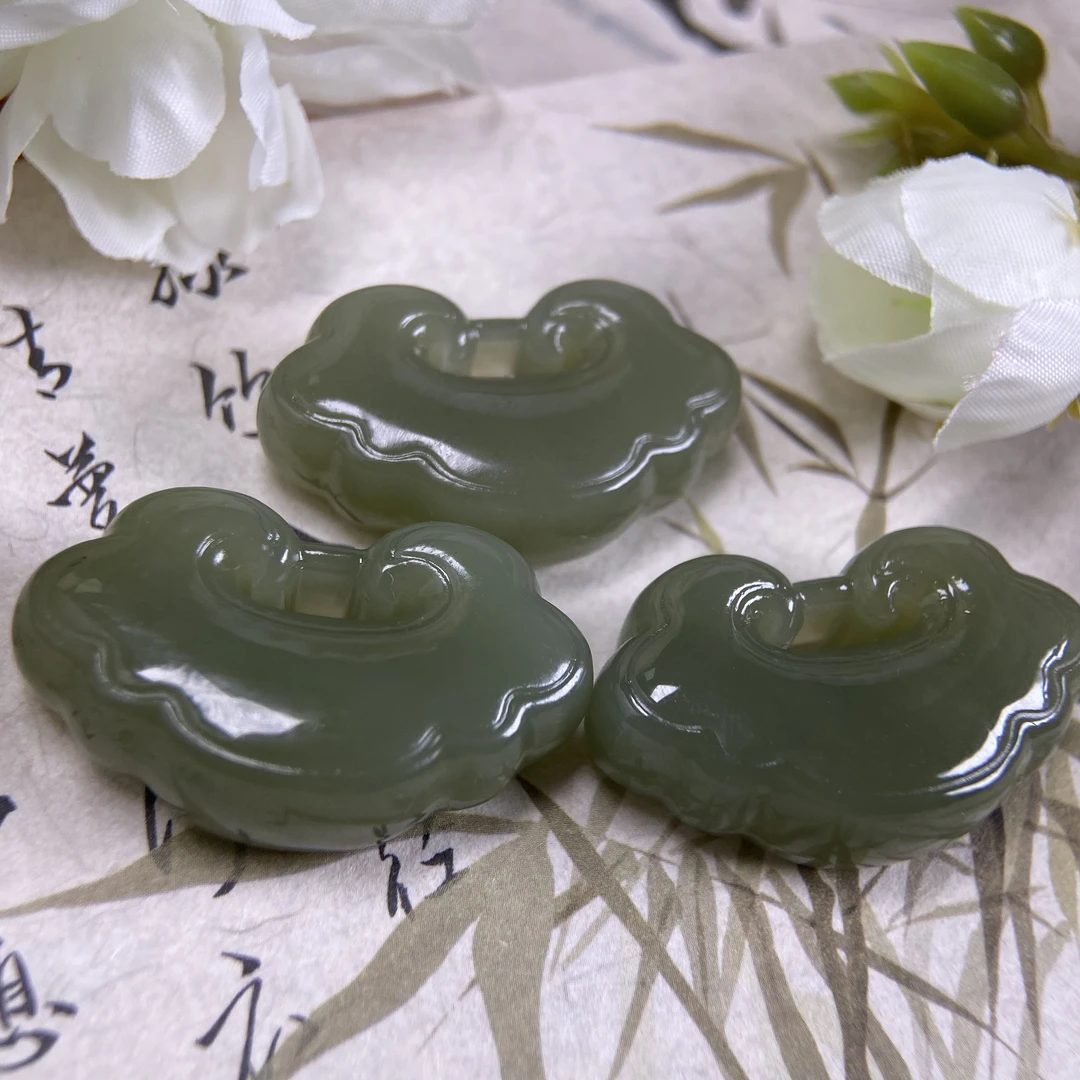 纯天然和田玉无雕刻平安如意锁35*11（多样性发货发其一）