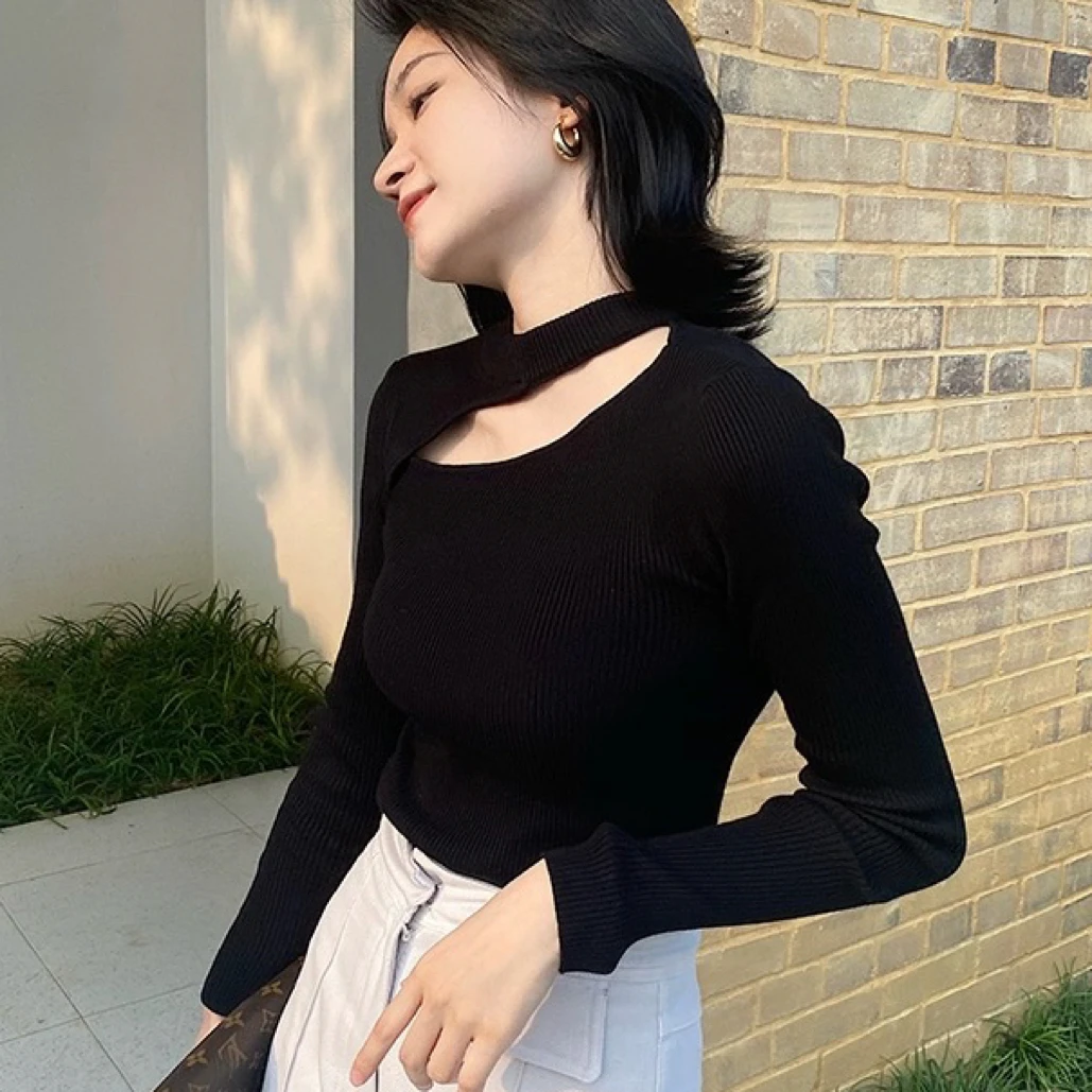 黑色锁骨镂空设计修身针织上衣女2024春季新修身气质长袖显瘦打底