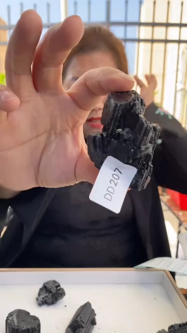 【闪购商品】碧玺原石未镶嵌黑碧玺原石DD207