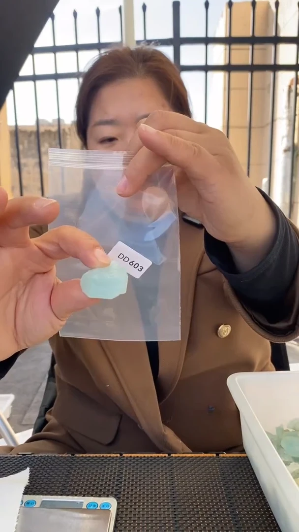 【闪购商品】海蓝宝石颈饰未镶嵌海蓝宝原石DD603