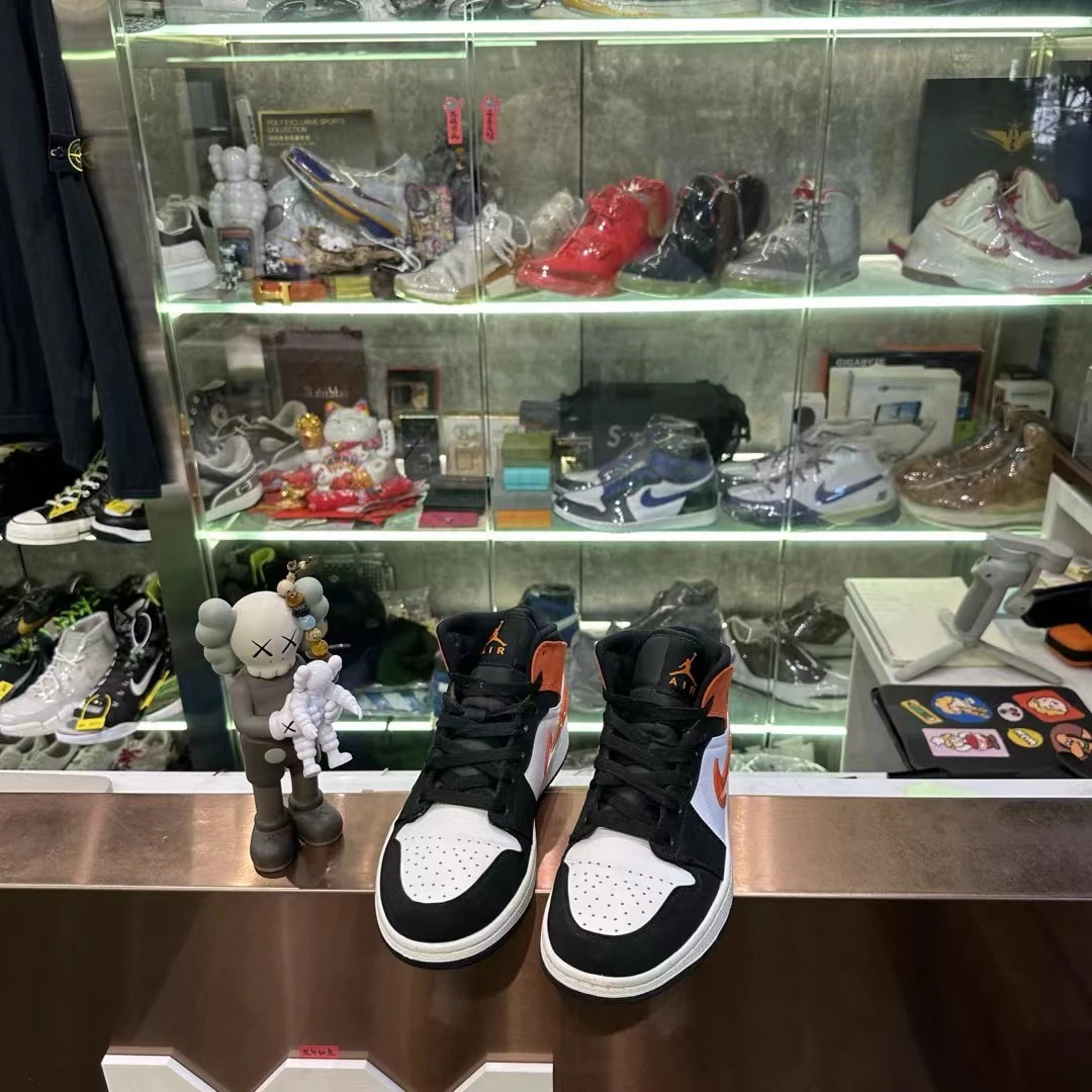 aj1扣碎mid篮球鞋/39码/无配件/已鉴定洗护/市场价1699/售价449