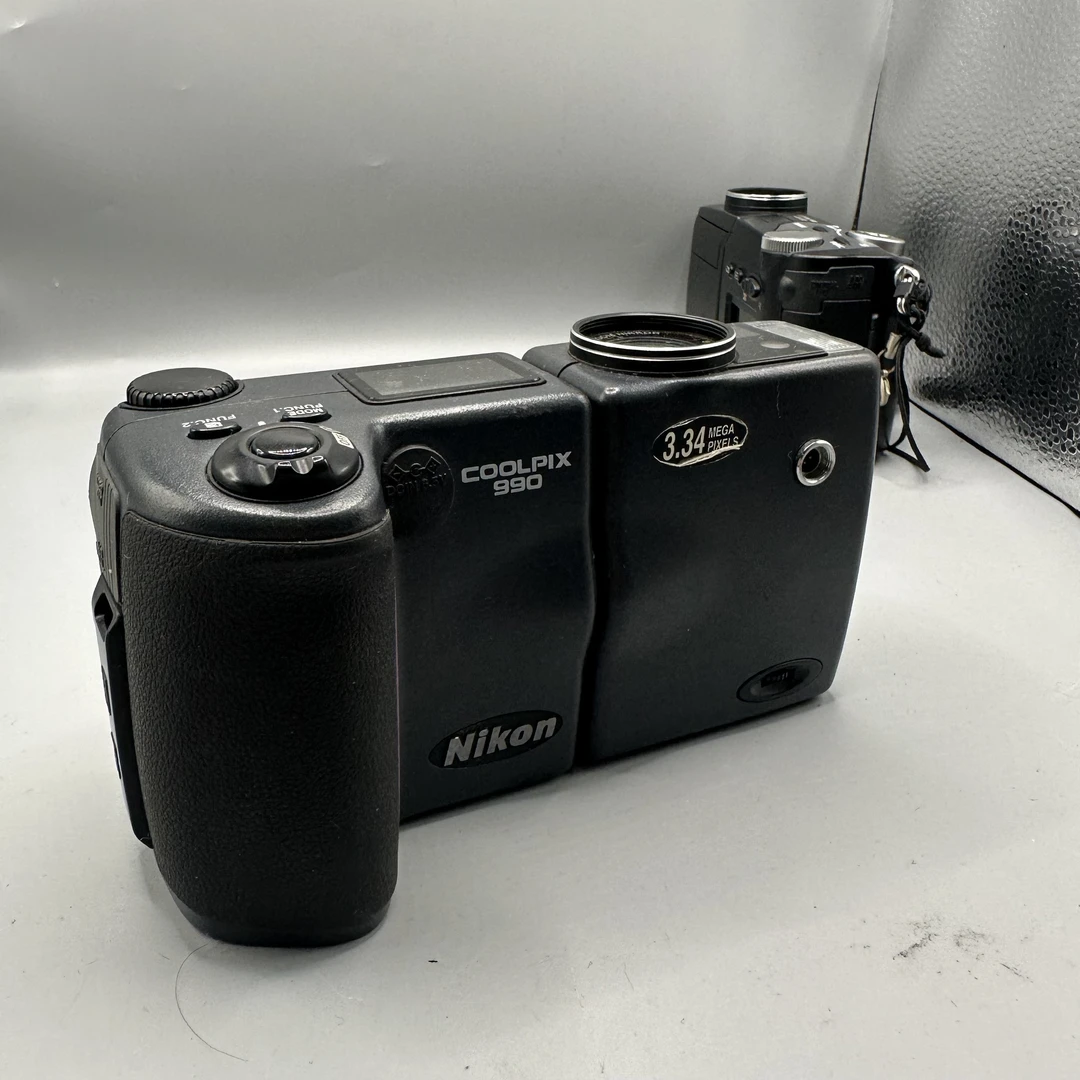 90新 Nikon/尼康 尼康990 可自拍（自备四节五号电池 cf卡读卡器）