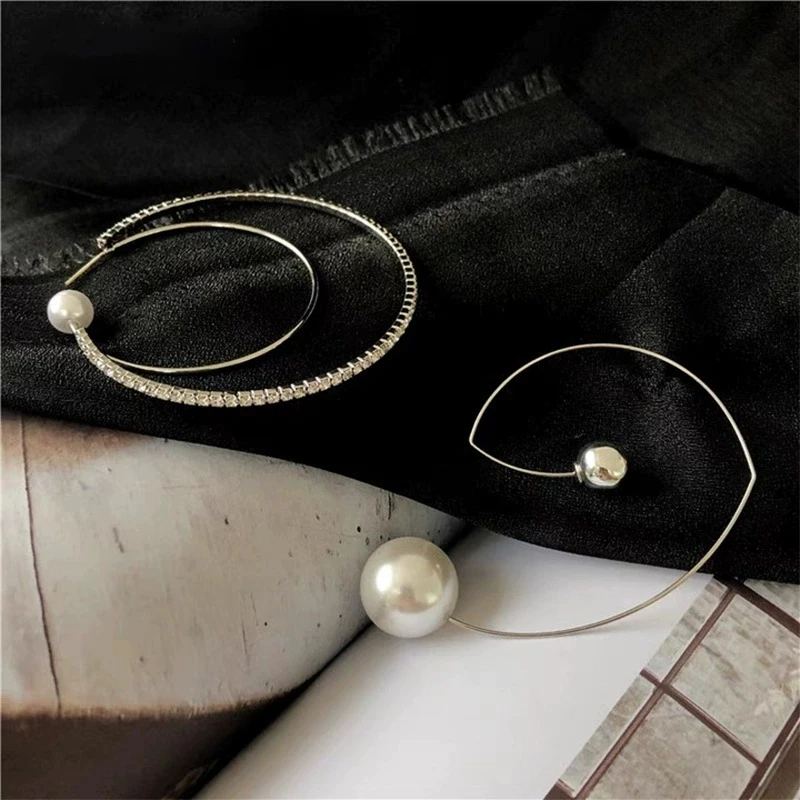 钛时尚女优质百搭钢仿珍珠耳饰小众设计感耳饰不对称闪钻大圈圈环