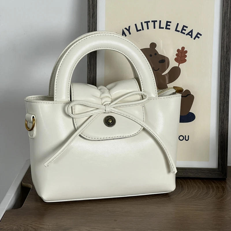 一张同学时尚百搭休闲手提单肩斜挎包A17白