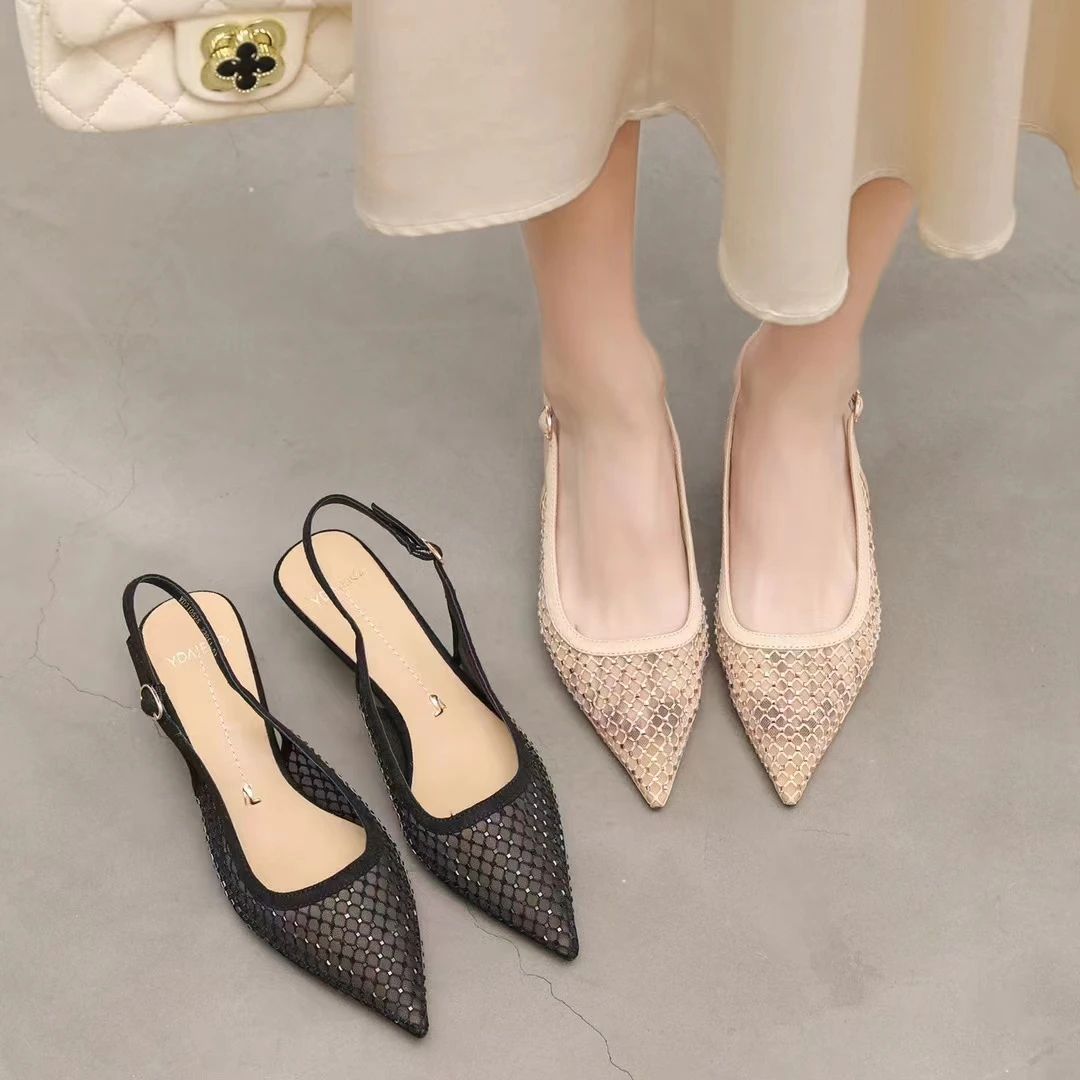 专柜正品310525设计感水钻新款一字带女鞋软底透气网纱后空时装凉