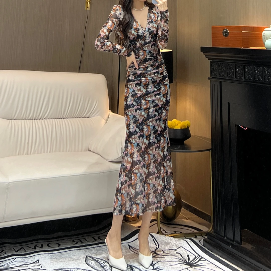 气质女人味轻奢V领长袖丹枫迎秋显瘦包身修身时尚百搭鱼尾连衣裙