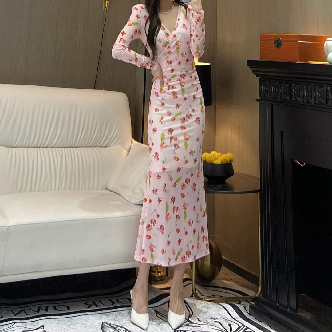 气质女人味轻奢V领长袖花影佳人显瘦包身修身时尚百搭鱼尾连衣裙