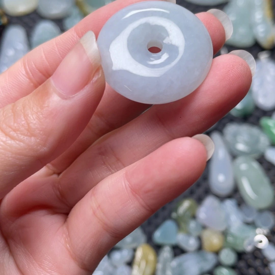 【闪购商品】翡翠颈饰未镶嵌是***?