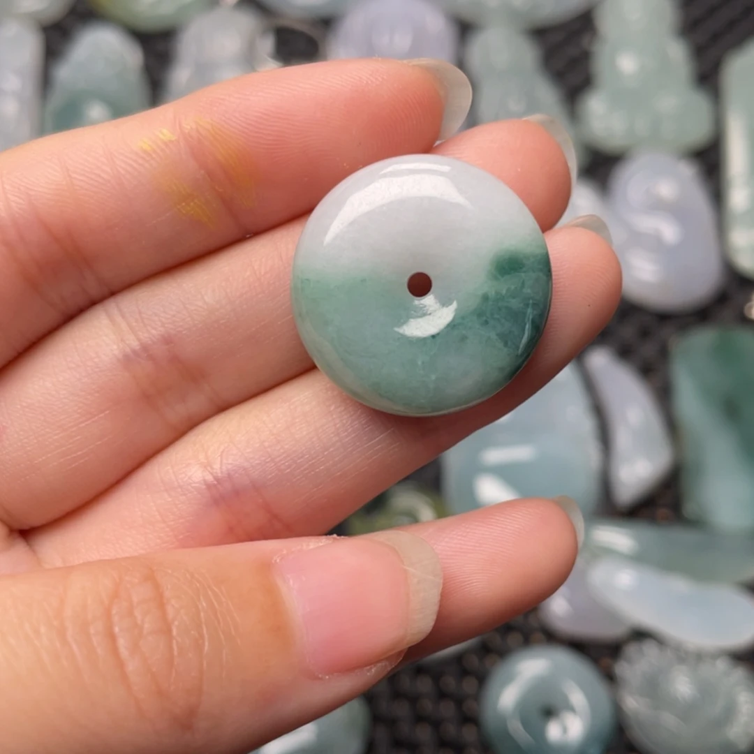 【闪购商品】翡翠颈饰未镶嵌爆**瓜
