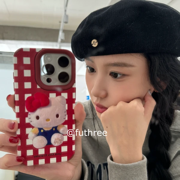 ins红色格子卡通kitty猫适用苹果15promax防摔iPhone14/13手机壳