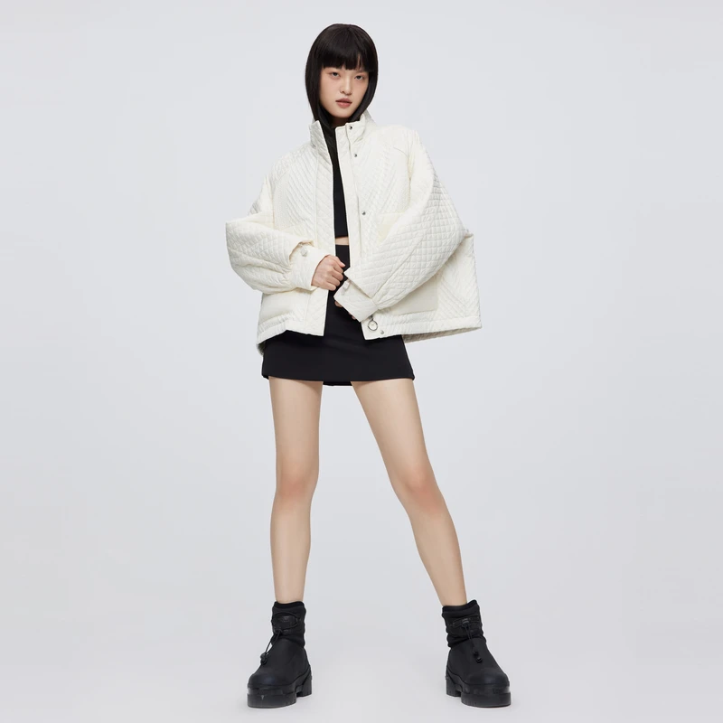 波司登新款艺术绗缝轻薄女士时尚立领针织提花黑短款羽绒服羽绒服