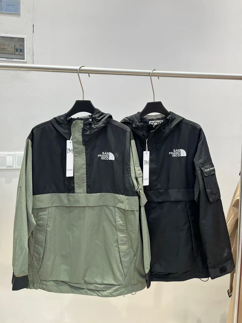 连帽冲锋衣外套0502