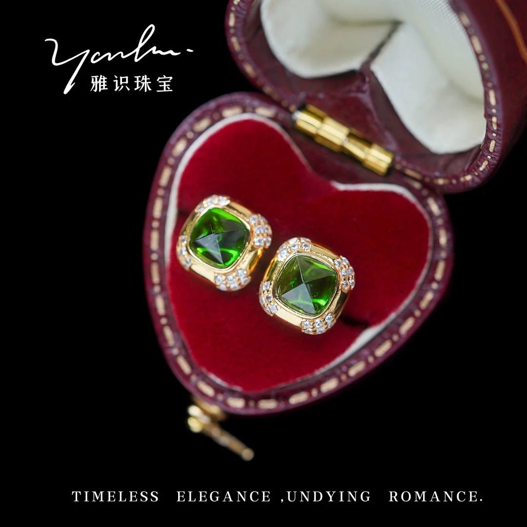 S925银天然透辉石耳钉 ys0673