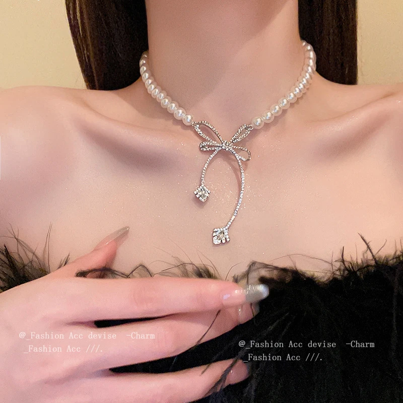 合金仿珍珠项链 珠珠镶钻蝴蝶结项链法式轻奢新款锁骨链时尚项饰