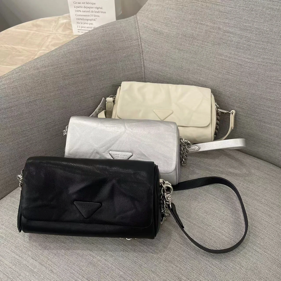 头层牛皮圆筒包2024新款精致褶皱小包欧美秋冬小众链条腋下单肩包