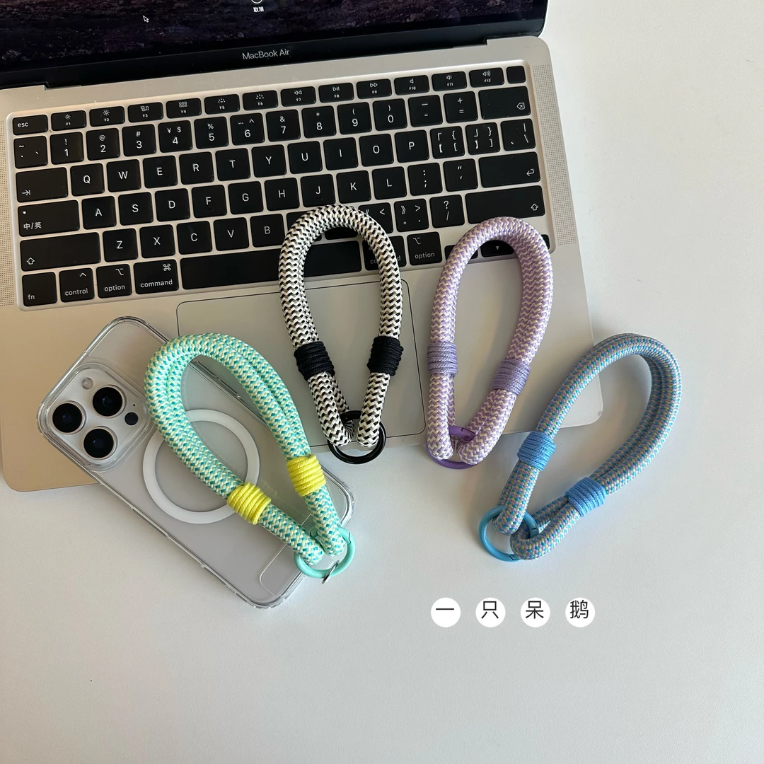 一只呆鹅 | 可爱嘟嘟！撞色手机挂绳短款手提个性ins防丢防摔耐用
