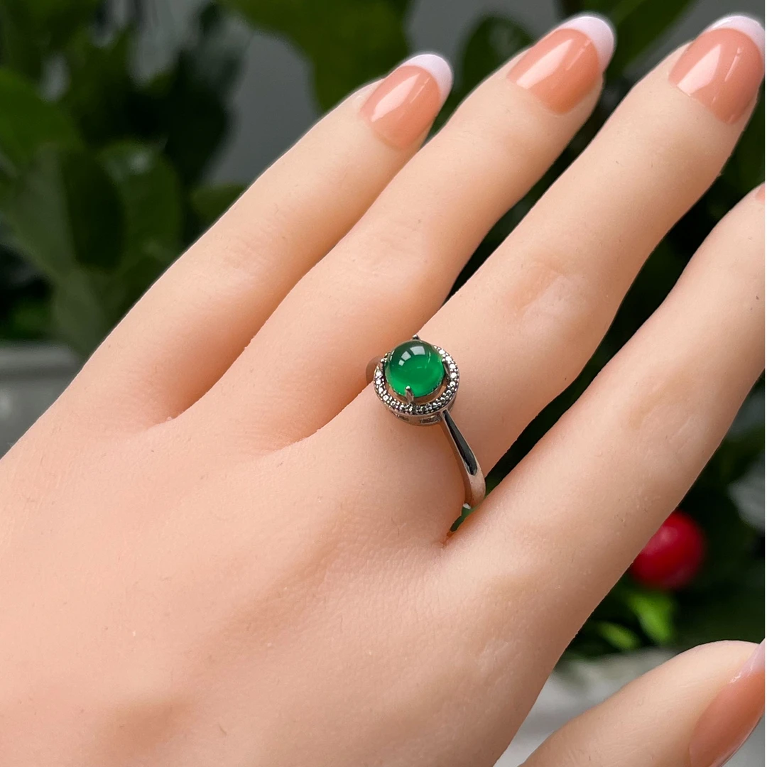 高冰透绿玉髓时尚大气美观女性送礼精美活口可调镶嵌戒指