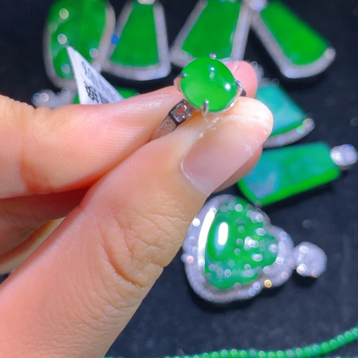 翡翠戒指银S925镶嵌一个